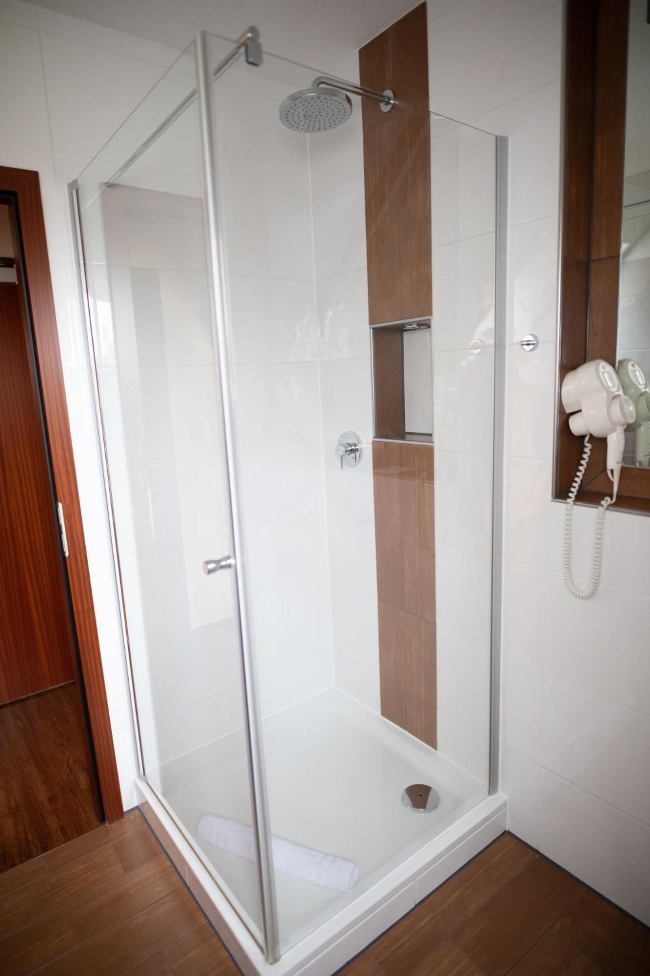 Vier Jahreszeiten Hotel Husum  Bagian luar foto
